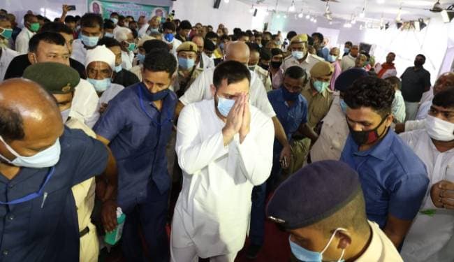 रघुवंश बाबू के निधन से राजद ने अभिभावक खोया : तेजस्वी यादव, महनार पहुंच कर दिवंगत नेता को दी श्रद्धांजलि