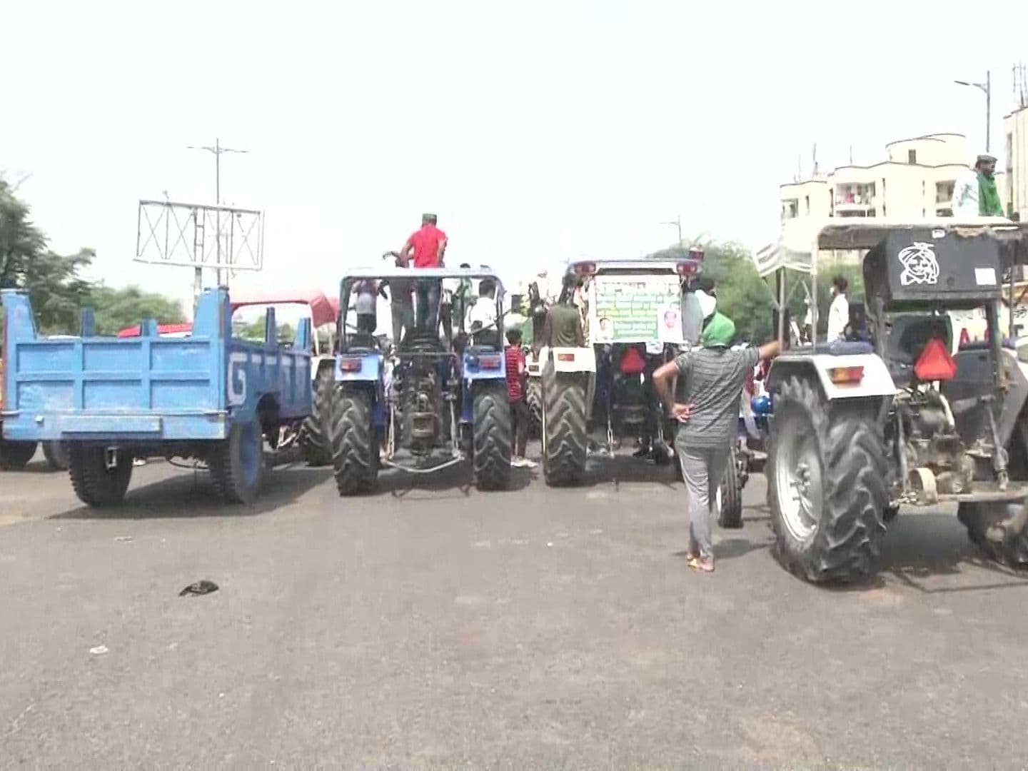 Krishi Bill 2020, Farmers Strike Live Update : कृषि बिल के खिलाफ देश भर में किसानों का प्रदर्शन, नर कंकाल लेकर विरोध कर रहे तमिलनाडु के किसान