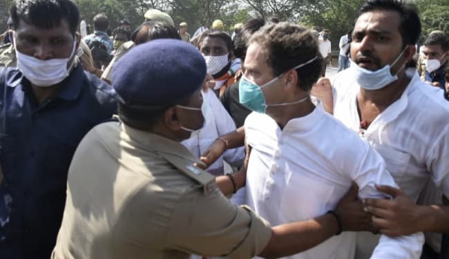 Hathras Case : हाथरस कांड पर तेज हुई सियासत, राहुल-प्रियंका समेत 203 कांग्रेसी  नेताओं पर एफआईआर