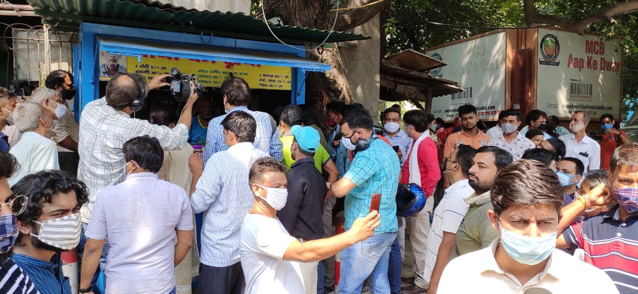 चर्चा में क्यों ‘बाबा का ढाबा’? जहां नहीं बिक रही थी एक भी रोटी, अब लगी सैकड़ों की भीड़