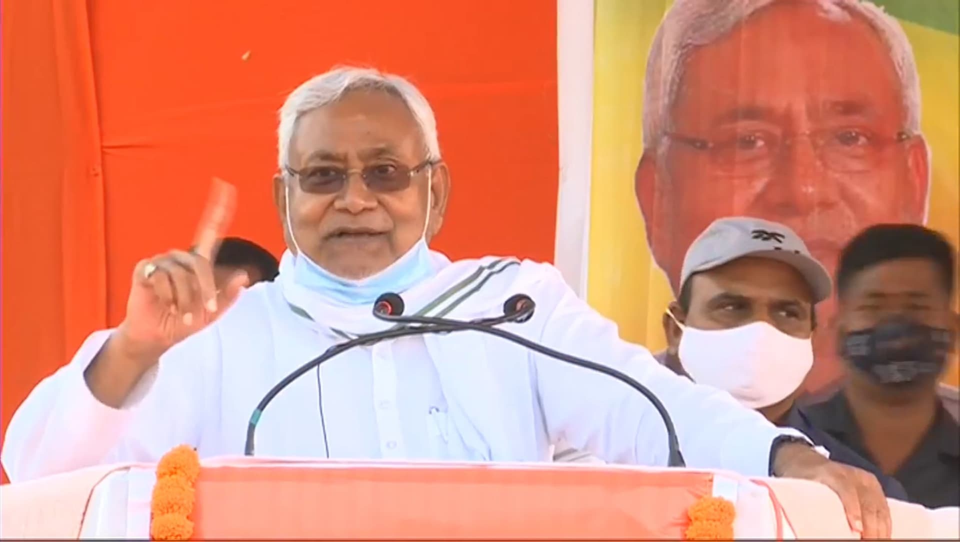 बिहार चुनाव 2020 : नीतीश ने फिर उठाया ऐश्वर्या से हुए अनुचित व्यवहार का मुद्दा, लालू-राबड़ी से पूछे कई सवाल
