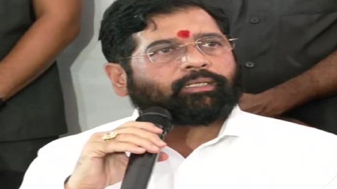 Maharashtra: मुंबई को लेकर राज्यपाल के बयान पर सियासी बवाल, सीएम शिंदे और शिवसेना प्रमुख ने कही ये बात