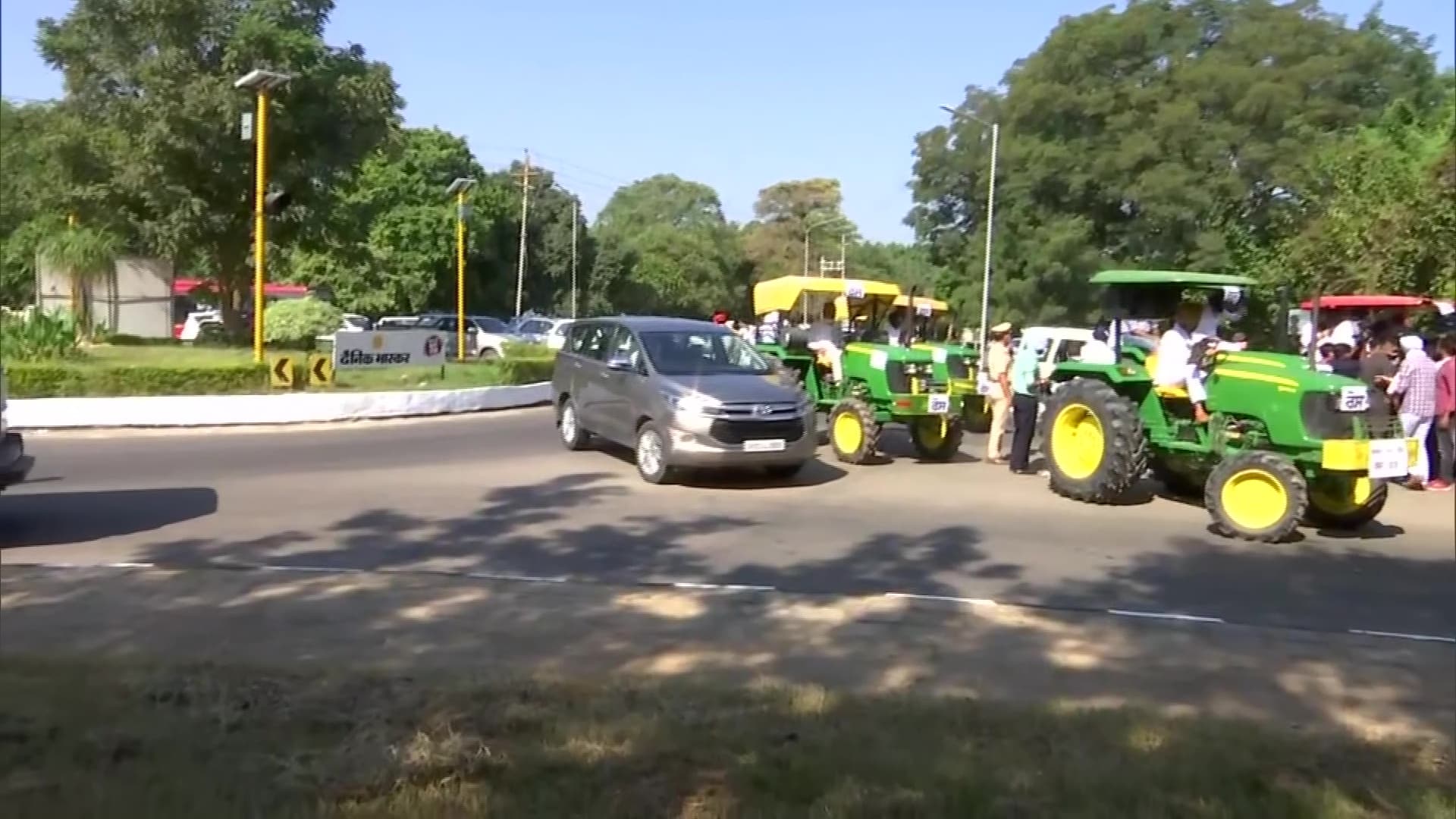 कृषि कानून को लेकर SAD ने पंजाब सरकार के खिलाफ किया विरोध, AAP ने भी साधा निशाना