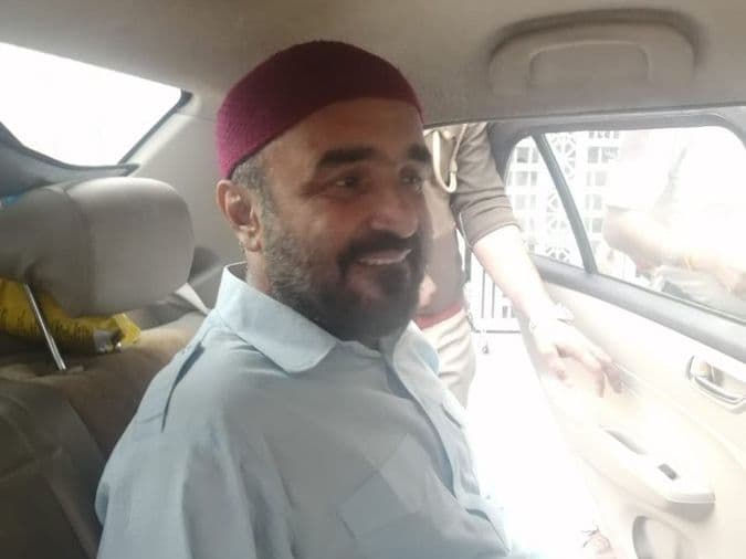 मथुरा के इस मंदिर में नमाज पढ़ने वाले फैसल खान को 14 दिन की न्यायिक हिरासत, जानें पूरा मामला