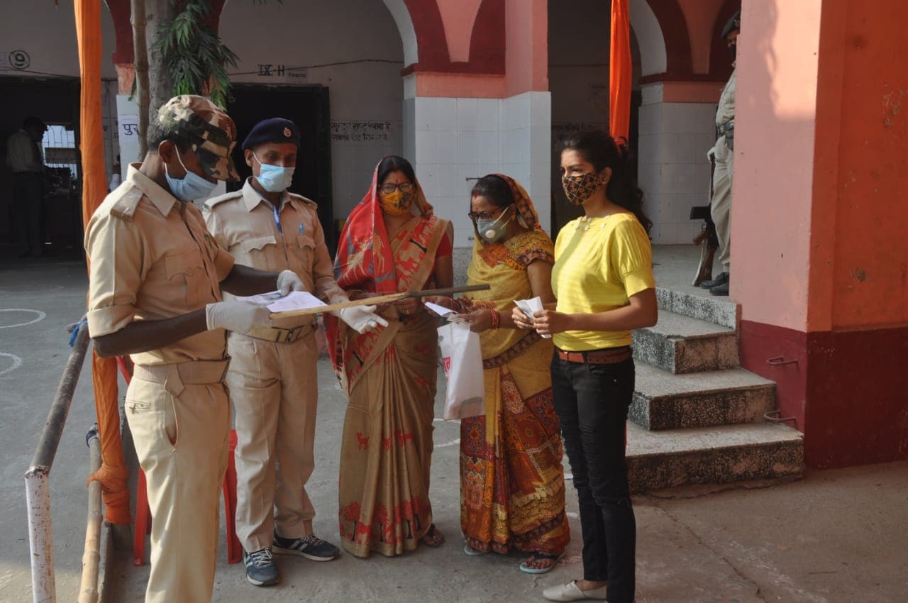Bihar Election First Phase Voting LIVE Updates: बिहार में कोरोना पर भारी पड़ी वोट की चोट, पहले चरण में 71 सीटों पर उम्मीद से ज्यादा वोट