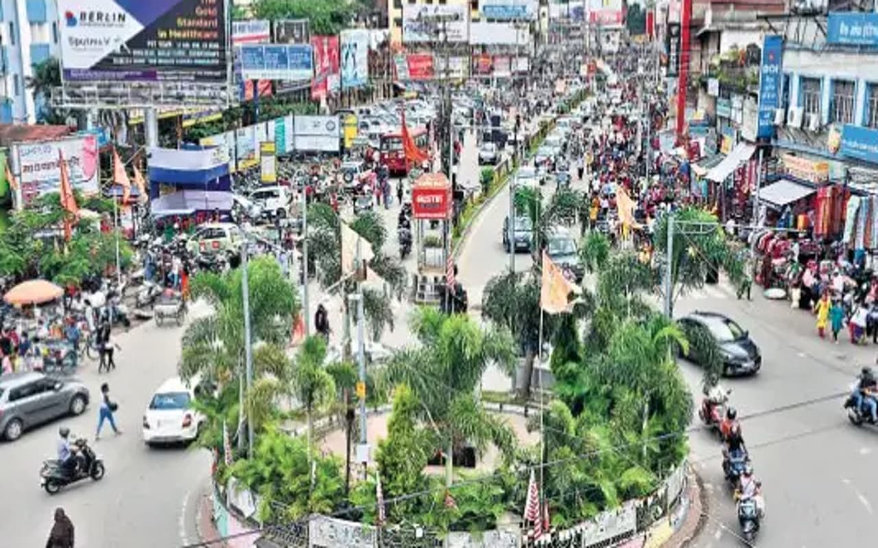 झारखंड : रांची के मेन रोड में दिनदहाड़े 3 लाख रुपये की लूट, बाइक से गिरे तो पैदल ही भागे लुटेरे