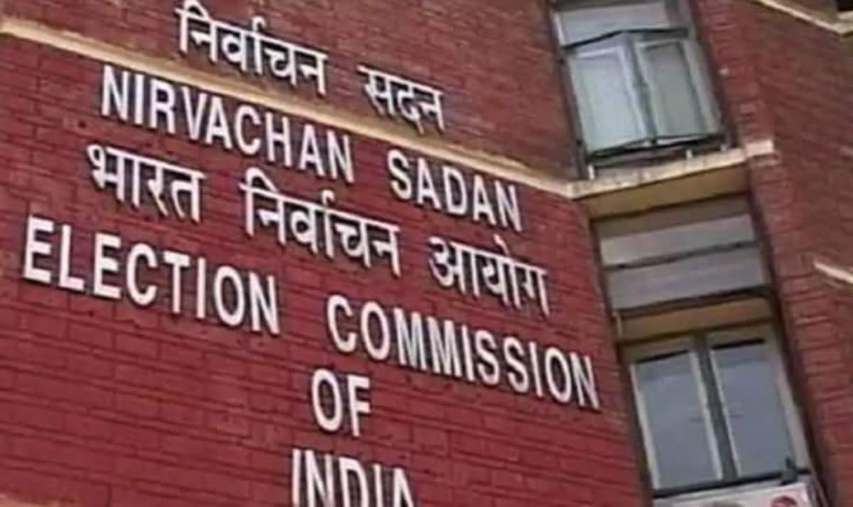 Assam: 12 IPS और 6 APS के ट्रांसफर का असम सरकार के फैसले को चुनाव आयोग से लगा झटका, लगायी रोक