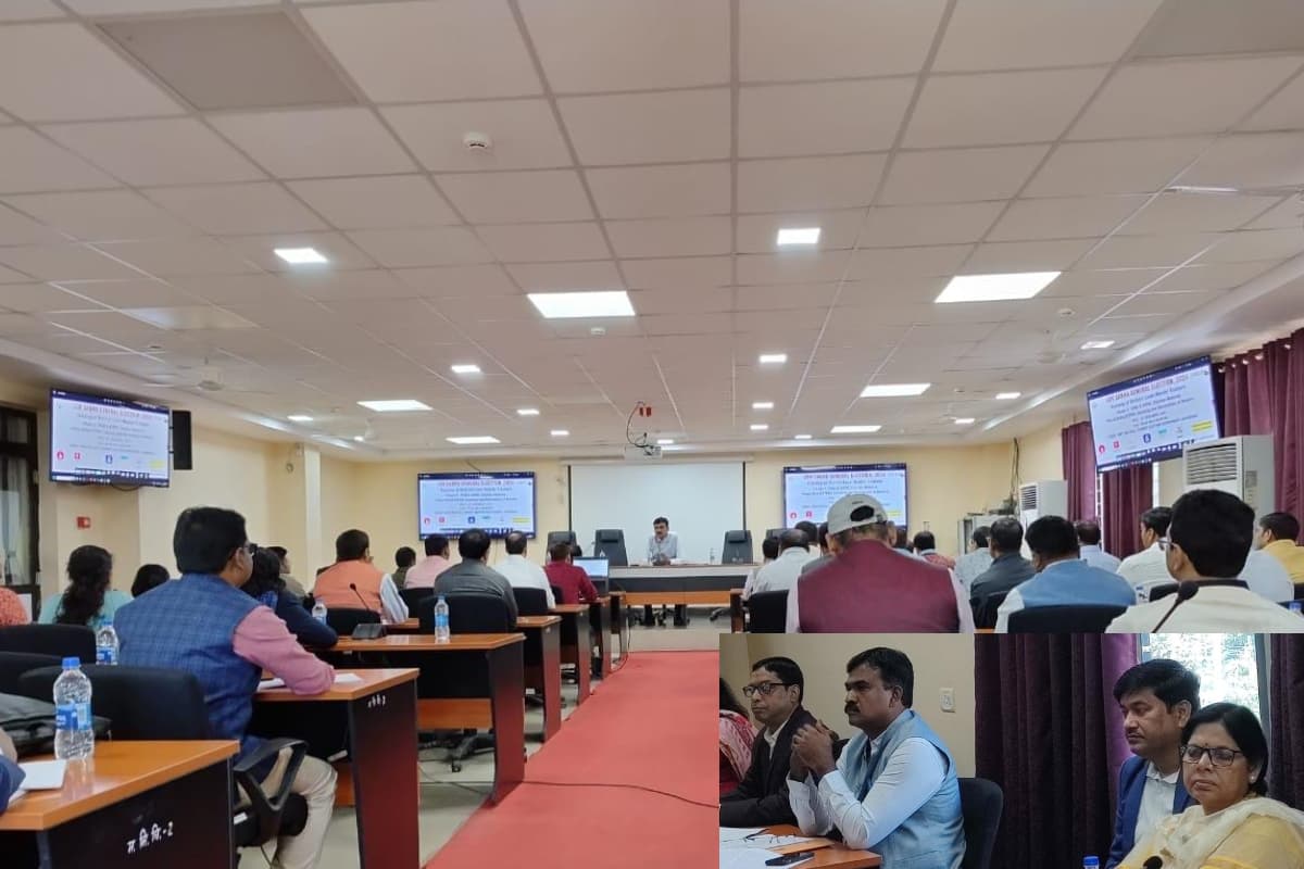 लोकसभा चुनाव को लेकर मास्टर ट्रेनर्स की वर्कशॉप, पोस्टल बैलेट से मतदानकर्मी व सुरक्षाकर्मी भी कर सकेंगे वोटिंग