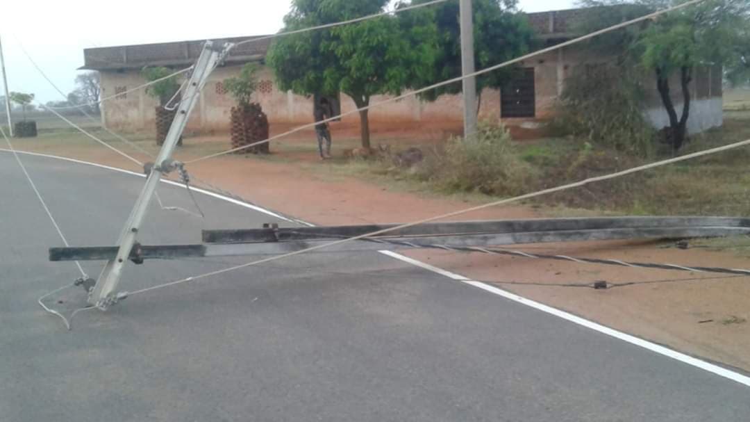 आंधी-तूफान और बारिश के बाद गढ़वा में 12 घंटे से ब्लैक आउट