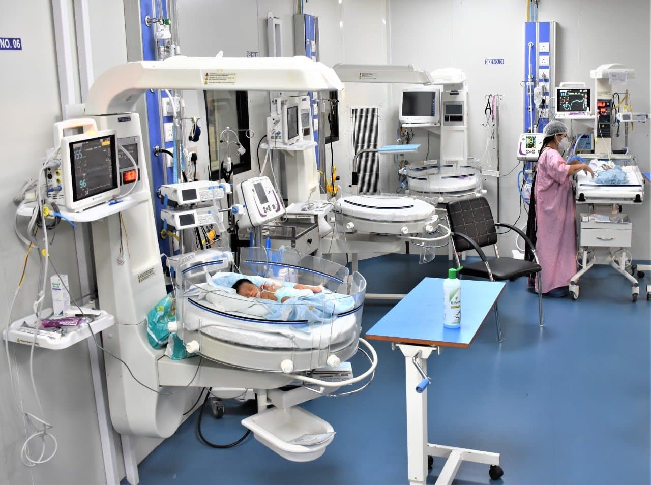 रायपुर AIIMS में COVID19 की मरीज ने दिया तीन बच्चों को जन्म, सभी स्वस्थ देखें तसवीर