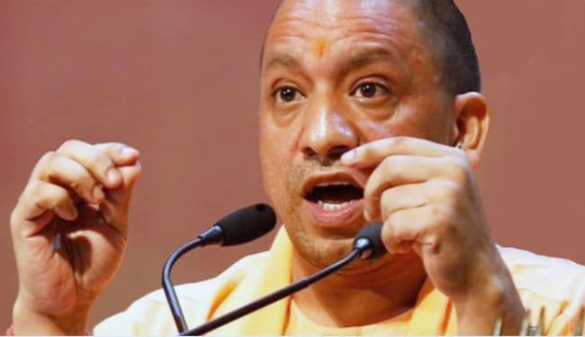 CM योगी का अधिकारियों को निर्देश, आलू, प्याज, दालों और सब्जियों के जमाखोरों के खिलाफ कार्रवाई और छापेमारी करें