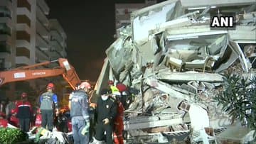 Earthquake Hits Turkey : तुर्की में भूकंप के बाद भी 196 बार कांपी धरती, बिल्डिंगों से कूदते नजर आये लोग, देखें कितना भयावह था मंजर