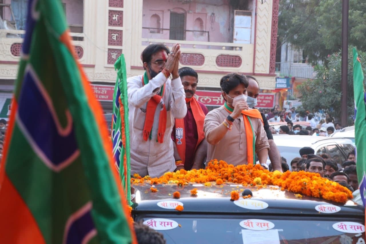 MP Assembly By-election 2020 Result : 'मध्य प्रदेश की लड़ाई साधु और शैतान तथा गद्दार और खुद्दार के बीच थी', जानें सिंधिया के करीबी ने क्या कर दिया कमाल