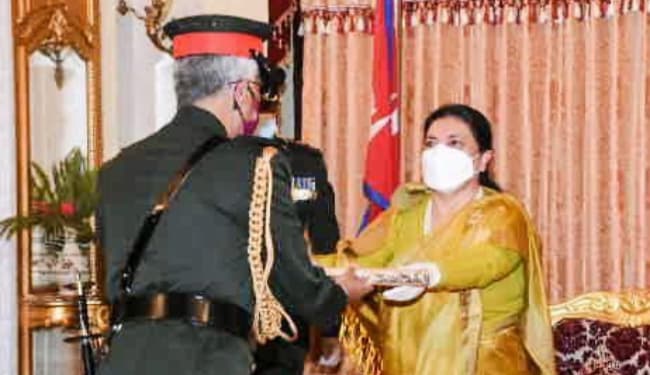 नेपाल की राष्ट्रपति विद्या देवी भंडारी ने भारतीय सेना प्रमुख को नेपाली सेना के जनरल के मानद पद से किया सम्मानित