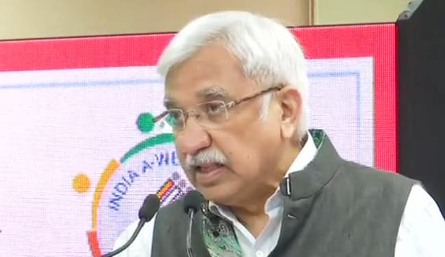 अंतरराष्ट्रीय वर्चुअल इलेक्शन विजिटर प्रोग्राम 2020 में बोले CEC सुनील अरोड़ा, कोरोना काल में बिहार में सुरक्षित चुनाव कराना चुनौती