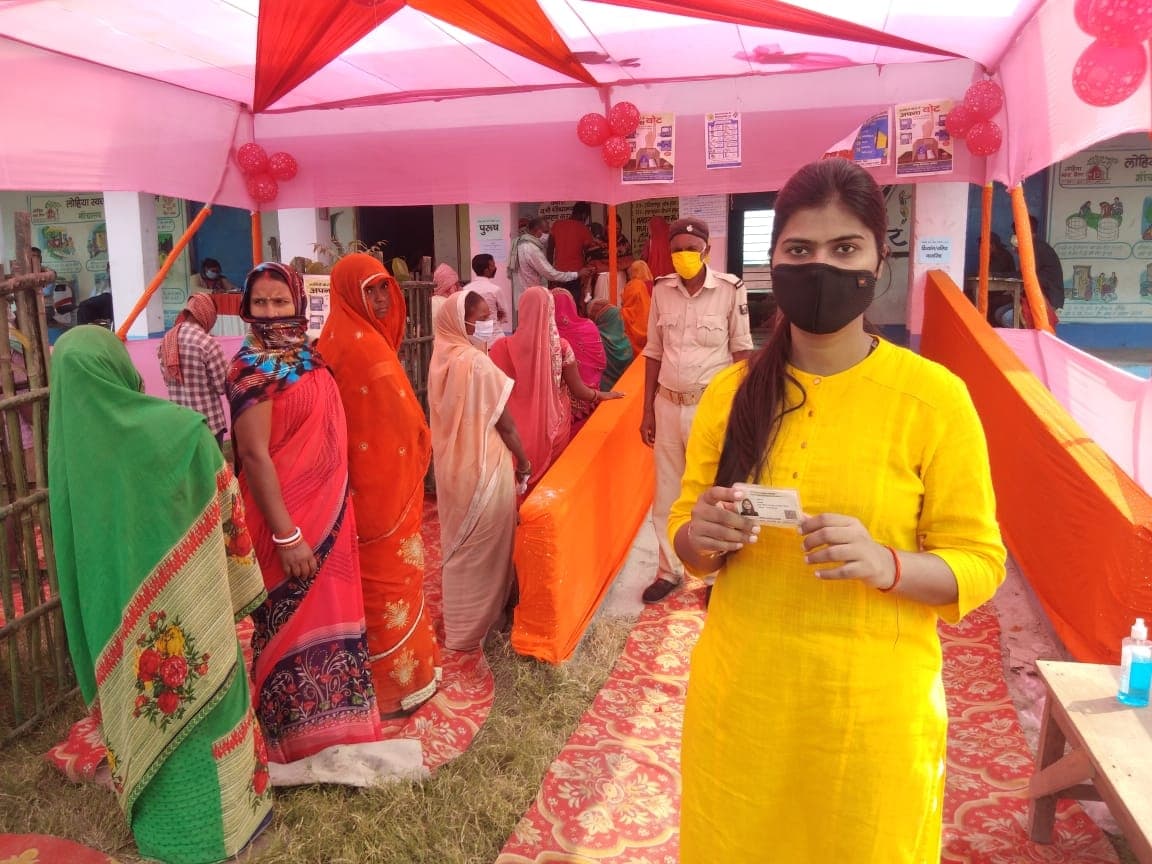 Bihar Chunav: अंतिम चरण के मतदान में महिलाओं में गजब का उत्‍साह, तस्वीरों में देखें कहां-कैसे हो रही वोटिंग