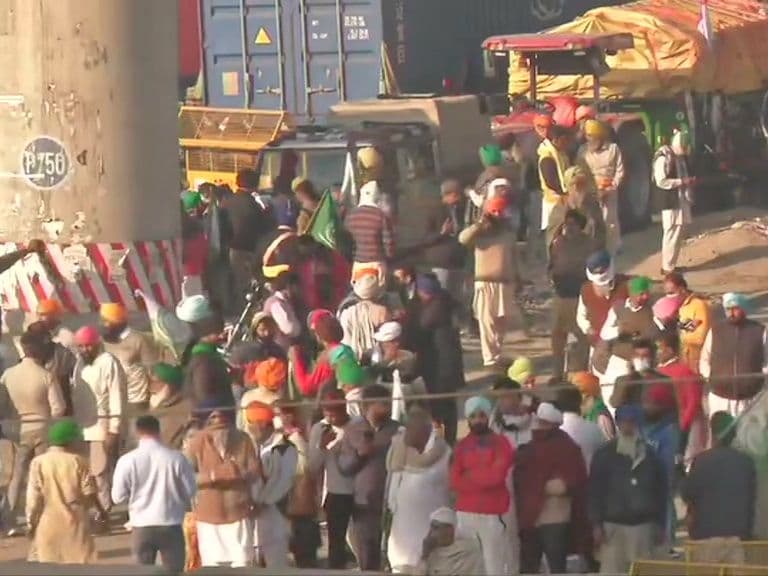 Farmers Protest Live : सिंधु बॉर्डर पर किसानों का विरोध जारी, यूपी से भी किसानों का जत्था दिल्ली के लिए रवाना