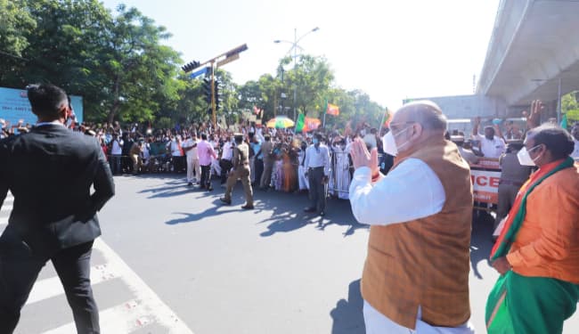 BJP का मिशन 2021 : चेन्नई पहुंचे केंद्रीय गृह मंत्री अमित शाह का गर्मजोशी से हुआ स्वागत, कहा- हमेशा शानदार होता है तमिलनाडु में होना