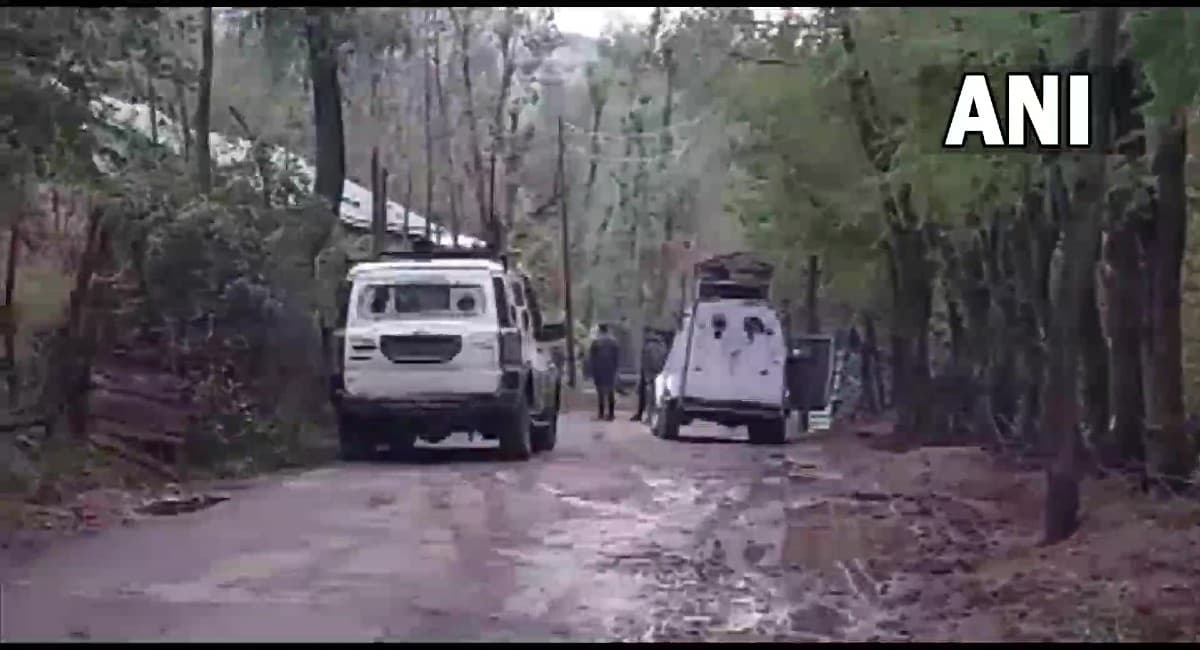 Jammu Kashmir: पुलवामा के गंगू क्रॉसिंग पर आतंकी हमला, CRPF का एक जवान शहीद, पूरे इलाके की घेराबंदी