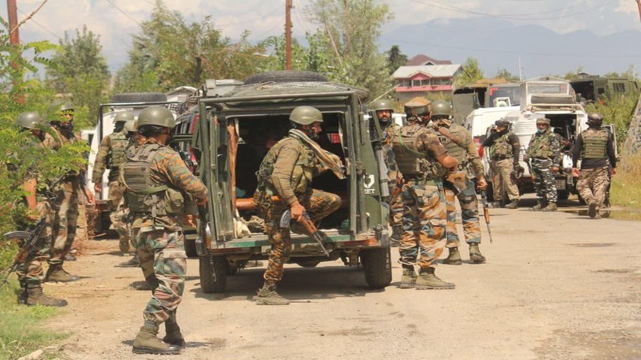 श्रीनगर में अलकायदा के दो आतंकी ढेर, बंगाल के मजदूर को मारने में थे शामिल