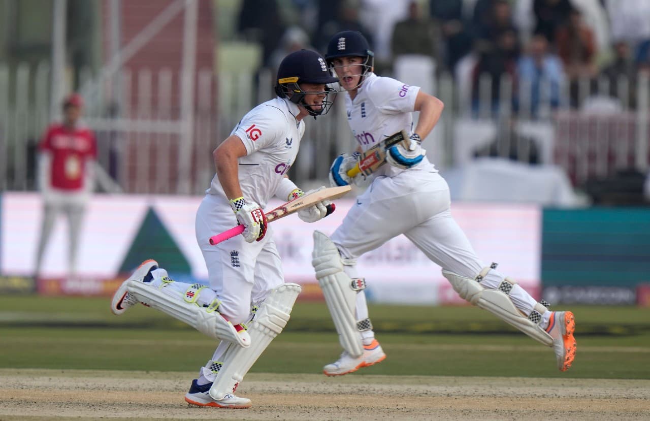 PAK vs ENG Test: इंग्लैंड ने पाकिस्तान के खिलाफ पहले दिन चार विकेट पर रिकॉर्ड 506 रन बनाये