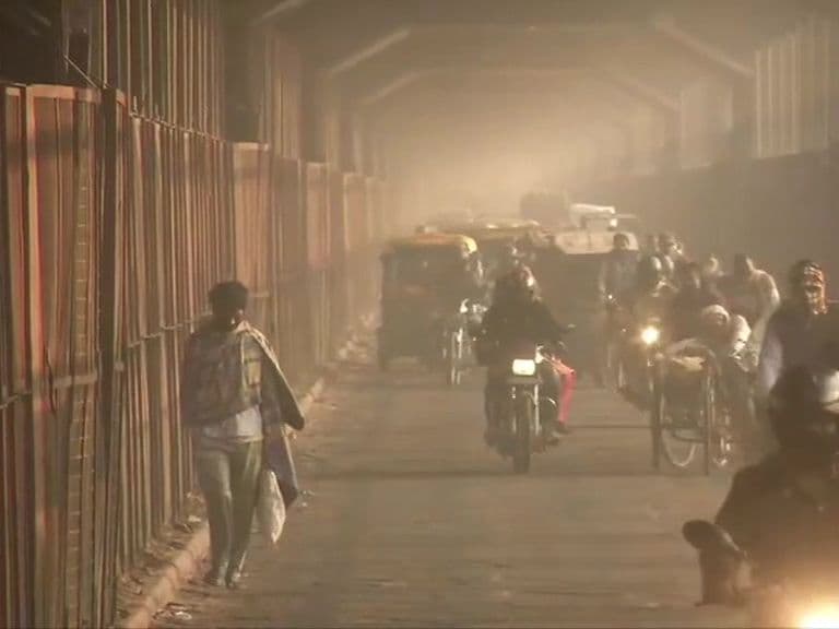 Air Pollution : दिल्ली में खराब स्तर पर AQI, नोएडा में भी हालात चिंताजनक