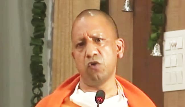 ‘आदित्यनाथ के 4 साल….उत्तर प्रदेश बदहाल’, सीएम योगी के 'सोलह हाथ', आप का पोस्टर वार