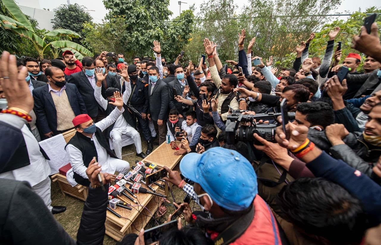 सपा सुप्रीमो अखिलेश यादव ने नोटबंदी को लेकर उठाए सवाल, कहा-प्रदेश की जनता के साथ नोटबंदी था एक छलावा