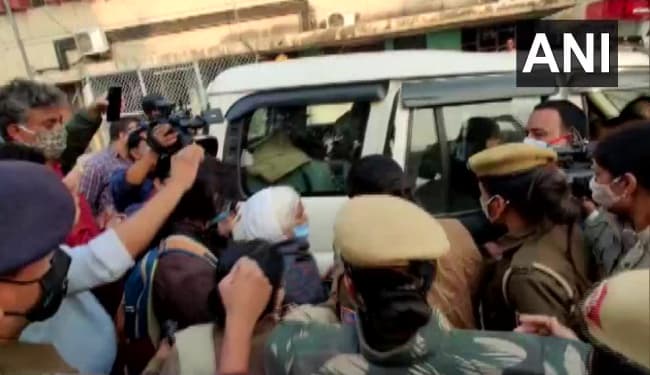 हिरासत में ली गयीं किसान आंदोलन को समर्थन देने पहुंची बिलकिस बानो, कहा- हम किसानों की बेटियां, सरकार को सुननी चाहिए हमारी बात