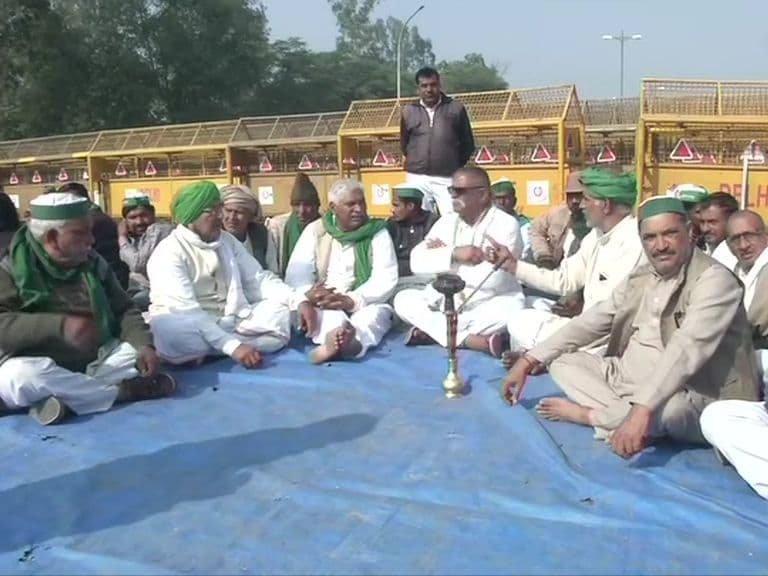 Farmers Protest: दिल्ली-NCR के बॉर्डरों से किसानों को हटाने के लिए एडवोकेट ने सुप्रीम कोर्ट का खटखटाया दरवाजा, दायर की PIL