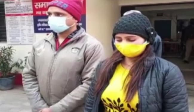 सोशल मीडिया पर दोस्ती, फिर हनी ट्रैप में फंसा कर बनाते थे शिकार, युवती समेत दो गिरफ्तार, ...जानें कैसे देते थे घटना को अंजाम?