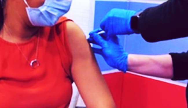 Corona Vaccination Update : 18 साल के कम उम्र के बच्चों को अभी नहीं दी जायेगी कोरोना वैक्सीन, जानें इसकी वजह Corona Vaccination Update : 18 साल के कम उम्र के बच्चों को अभी नहीं दी जायेगी कोरोना वैक्सीन, जानें इसकी वजह