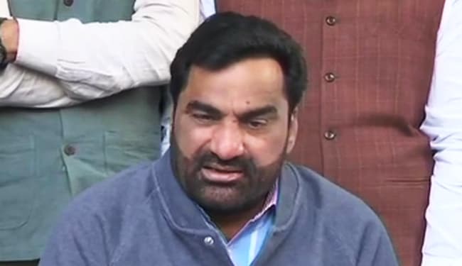 एनडीए की घटक राष्ट्रीय लोकतांत्रिक पार्टी के संयोजक हनुमान बेनीवाल ने किसान आंदोलन और लोकहित मुद्दों को लेकर दिया त्याग पत्र