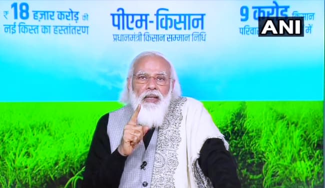 PM मोदी ने नौ करोड़ किसानों के खाते में ट्रांसफर किये 18 हजार करोड़, कहा- पिछली सरकारों की नीतियों से बर्बाद हुआ छोटा किसान