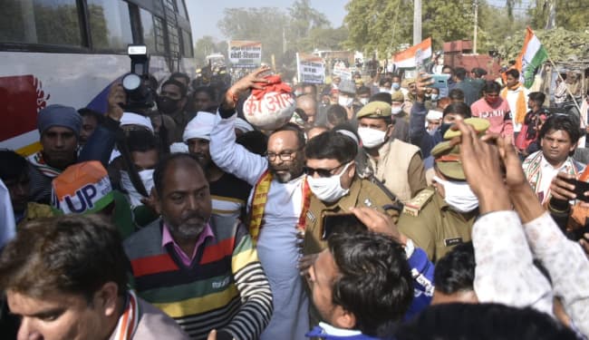 'गाय बचाओ यात्रा' में शामिल होने जा रहे अजय कुमार लल्लू पुलिस हिरासत में, नेत्री बोलीं- पुलिस नहीं बता रही प्रदेश अध्यक्ष का लोकेशन