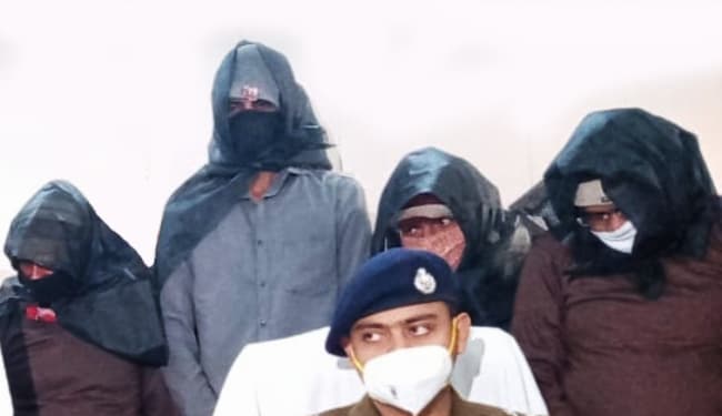 राम जन्मभूमि ट्रस्ट के छह लाख रुपये गबन करने के मामले में मुंबई के चार आरोपित गिरफ्तार, ...जानें कैसे दिया घटना को अंजाम?