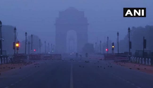 दिल्ली में 1.1 डिग्री सेल्सियस तक लुढ़का पारा, ठंड का 14 सालों का टूटा रिकॉर्ड