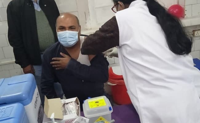 Corona Virus: बिहार में 45 वर्ष के सभी दुकानदारों को कोरोना वैक्सीन लेना अनिवार्य, वरना वसूला जाएगा जुर्माना