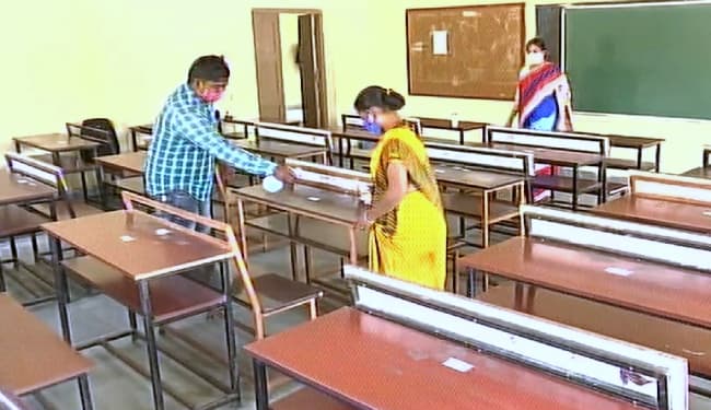 School Reopen News : ओड़िशा में आज से खुल गये स्कूल, मई में परीक्षा से पहले शनिवार-रविवार समेत 100 दिन चलेंगी कक्षाएं