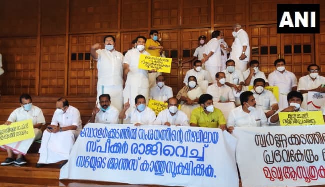Budget session of Kerala Legislative Assembly : केरल विधानसभा के बजट सत्र के पहले ही दिन नेता प्रतिपक्ष ने राज्यपाल के भाषण का किया बहिष्कार, CM पर लगाये बड़े आरोप