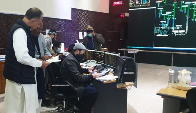 अंधेरे में डूबे पाकिस्तान के कई बड़े शहर, सोशल मीडिया पर ट्रेंड होने लगा #blackout, रविवार सुबह बहाल हुई बिजली