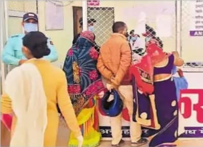 पानी भरते ही पहले दिन भरभरा कर गिरा जलमीनार, चार बच्चियां जख्मी, सात निश्चय योजना के तहत बनायी गयी थी टंकी