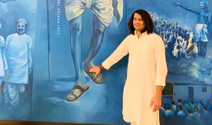 महात्मा गांधी की शरण में लालू के बड़े लाल तेज प्रताप यादव, शहीद दिवस पर बापू को ऐसे किया याद