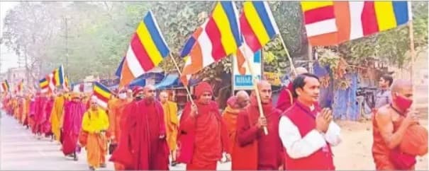 तथागत की शरण से पूरे विश्व में शांति व कल्याण की कामना, धम्म यात्रा के साथ पूजा का हुआ समापन