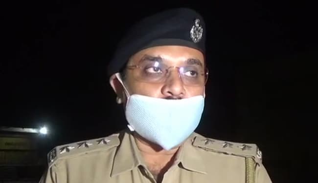 गुजरात के सूरत में सड़क के किनारे सो रहे मजदूरों को डंपर ने कुचला, 15 लोगों की मौत