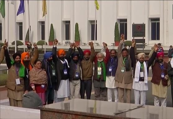 Farmers Protest : किसानों ने कहा-सरकार राजा नहीं, कृषि मंत्री का कड़ा रुख,सरकार के साथ बैठक फिर बेनतीजा