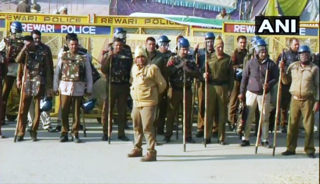 किसानों के चक्का जाम को लेकर Delhi-NCR में 50 हजार जवान तैनात, बंद किये जा सकते हैं 12 मेट्रो स्टेशन