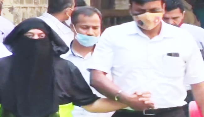 गैंगस्टर रवि पुजारी को गजली रेस्टोरेंट फायरिंग मामले में अदालत ने नौ मार्च तक पुलिस हिरासत में भेजा