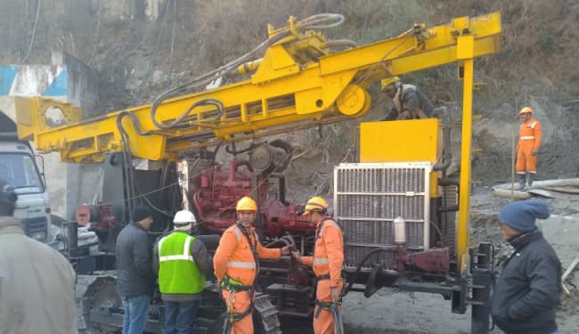 Glacier Burst in Chamoli : तपोवन सुरंग के मलबे हटाने के लिए लायी गयी नयी मशीन, जल्द ही बेली ब्रिज शुरू करने का दावा