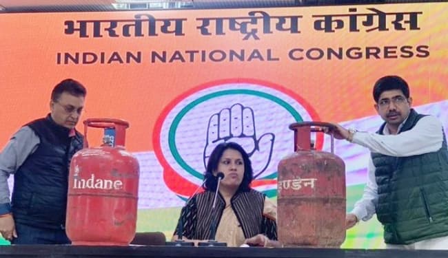पेट्रोल-डीजल के बाद घरेलू सिलेंडर के दाम बढ़ाने पर कांग्रेस ने उठाये सवाल, कहा- दो माह में बढ़ा दिये गये 175 रुपये